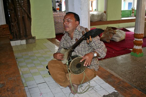 khajji-Nag-Folk-Singer