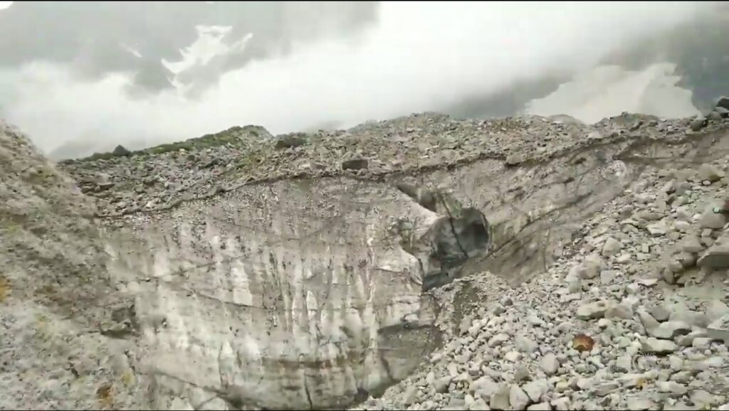 beas Kund Trek rocks